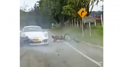 Δείτε μία Porsche 911 GT3 να σηκώνει στον αέρα έναν ποδηλάτη!