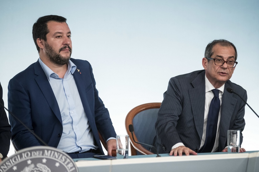Ιταλία: Μετωπική σύγκρουση Tria – Salvini για τα mini BOTs - Προκαλεί την ΕΕ ο επικεφαλής της Lega