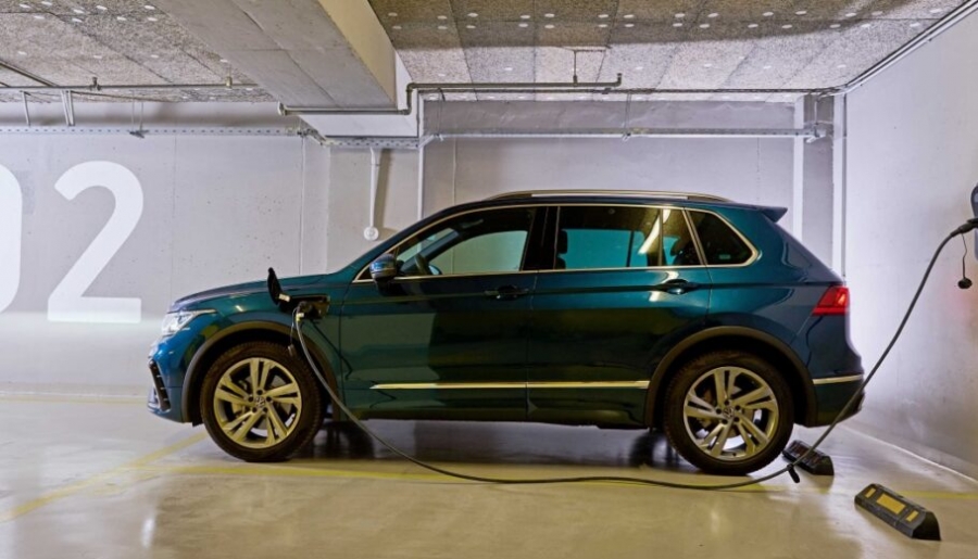 Νέα «πράσινα» εταιρικά οχήματα από την Cosmote - Mοντέλα τεχνολογίας Plug-in Hybrid Electric Vehicle