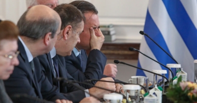 Δεν πείθουν: Χαμός στο twitter με τα «κροκοδείλια δάκρυα» του υπουργικού συμβουλίου... μπροστά στον φακό