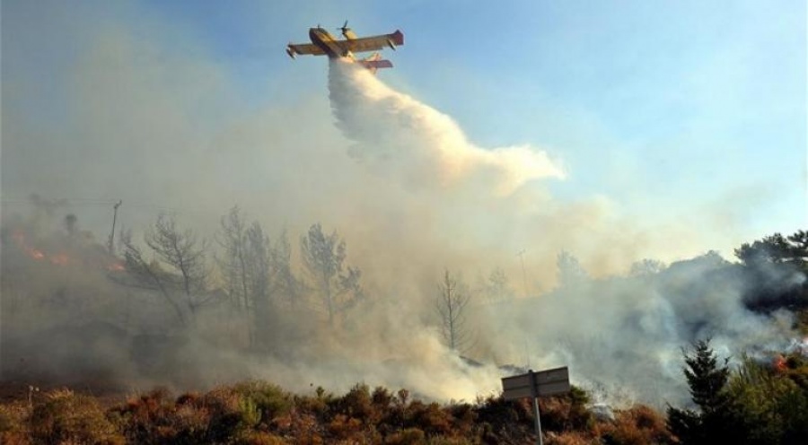 Ρόδος: Πυρκαγιά ξέσπασε στον λόφο του Αγίου Στεφάνου