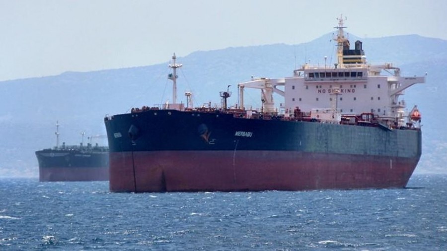 Πειραιάς: Σημαία Μάλτας φέρνει το δεξαμενόπλοιο με τα 16 «εισαγόμενα» κρούσματα