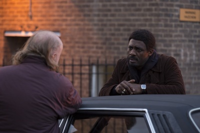 COSMOTE TV: Πρεμιέρα για τη νέα κωμική σειρά In the Long Run με τον Ίντρις Έλμπα