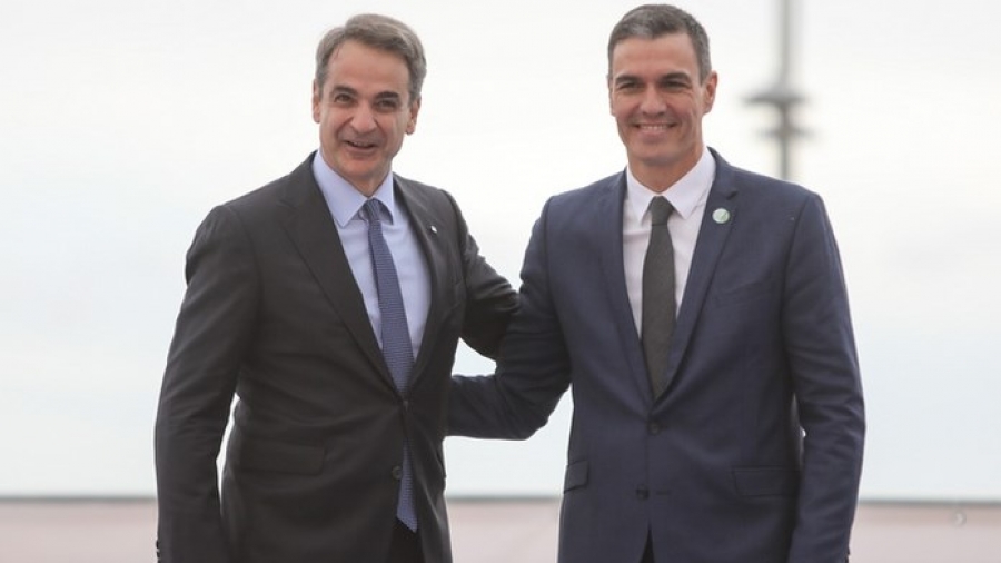 Η κατάργηση ΦΠΑ από τον Sanchez εκθέτει την κυβέρνηση Μητσοτάκη - Πυρ ομαδόν από την αντιπολίτευση