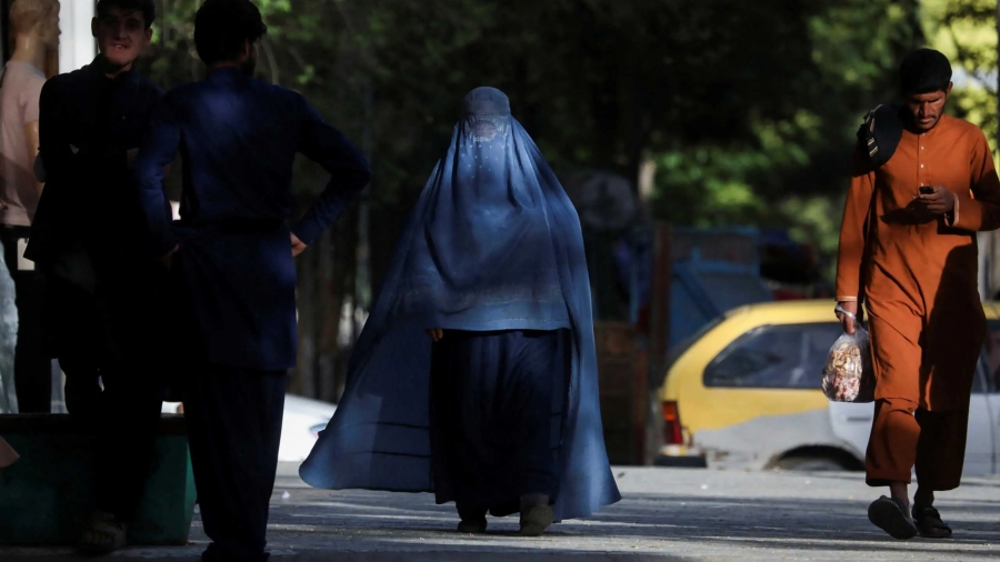 Αφγανιστάν: Οι Ταλιμπάν απαγορεύουν σε άνδρες και γυναίκες να τρώνε... μαζί στα εστιατόρια