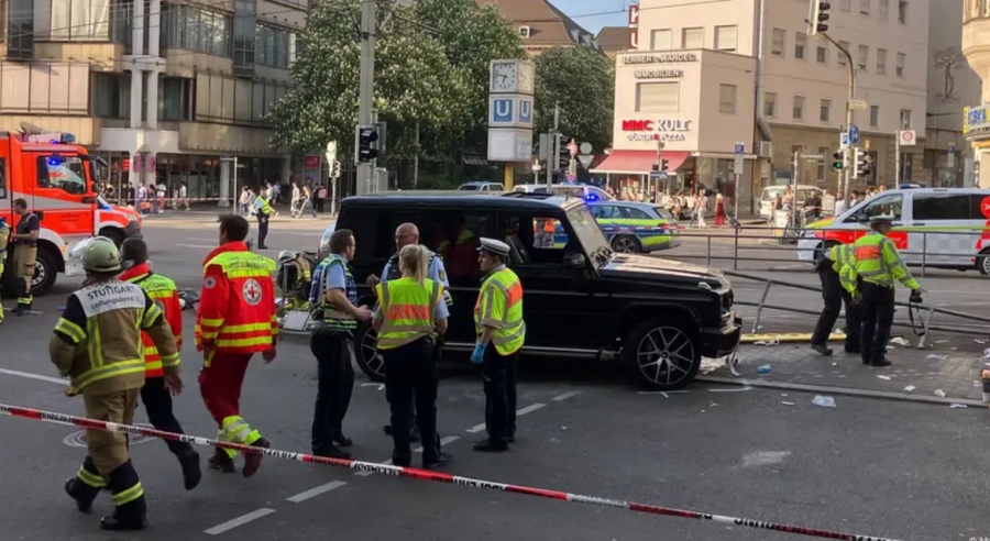 Σοκ στη Γερμανία: Αυτοκίνητο έπεσε σε πλήθος στη Στουτγκάρδη - Τουλάχιστον τρεις τραυματίες