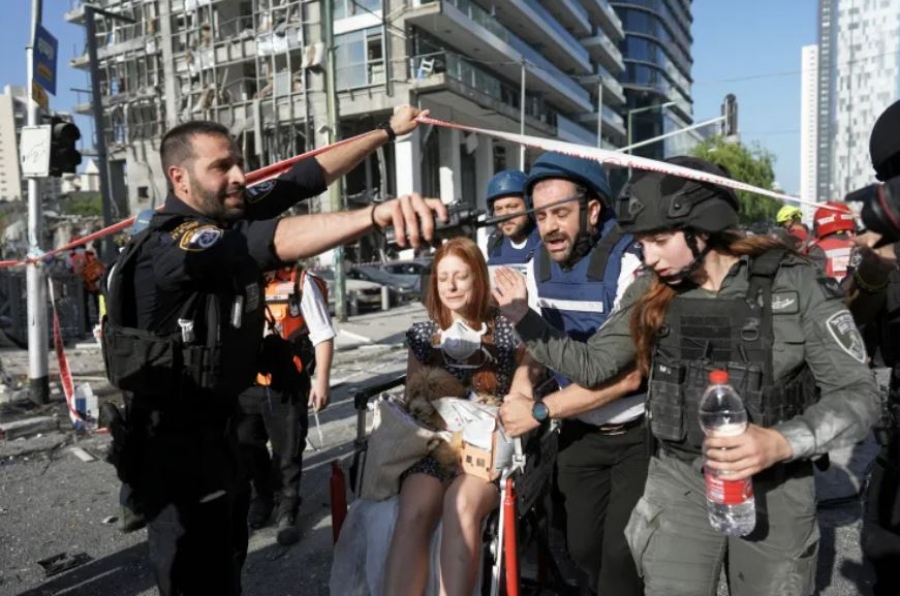 Το Ιράν κλιμακώνει τις επιθέσεις, οι Ισραηλινοί στηρίζουν την κυβέρνηση Netanyahu