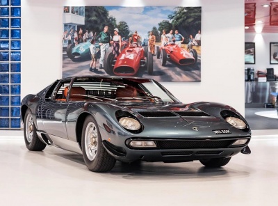 Πως σας φαίνεται αυτή η βασιλική Lamborghini Miura;