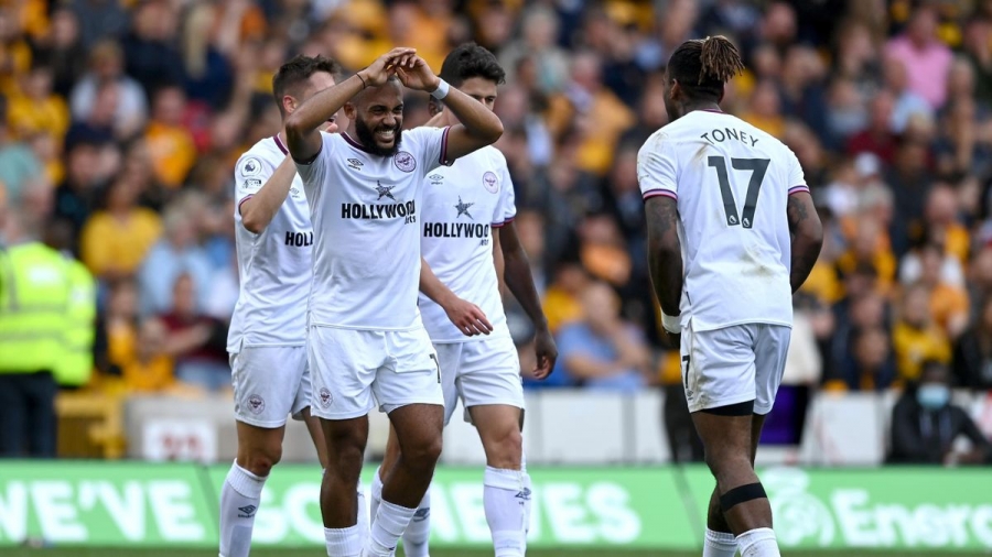 Γουλβς - Μπρέντφορντ: Πρώτη εκτός έδρας νίκη (2-0) μετά από 74 χρόνια για τις «μέλισσες»