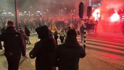 Συγκρούσεις διαδηλωτών κατά του lockdown και αστυνομικών στην Ολλανδία