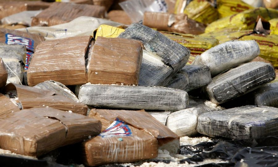 Τρομερή επιχείρηση της ΕΛ.ΑΣ. στον Πειραιά – 34 κιλά κοκαΐνης, 7 συλλήψεις για την «παρέα της Μάνης» και... συγγενής υφυπουργού