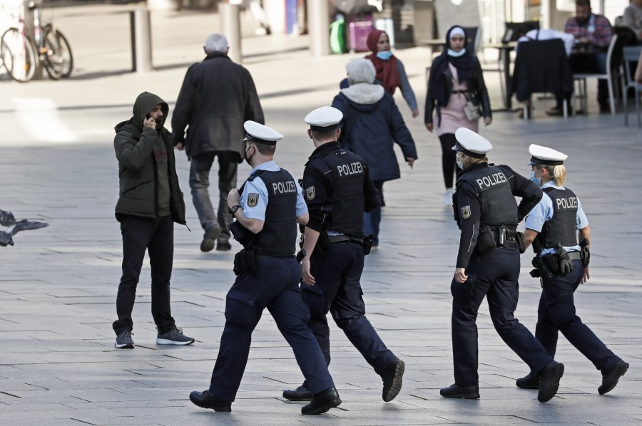 Daily Sabah: Η γερμανική αστυνομία προσπαθεί να «κυνηγήσει Τούρκους», στοχεύοντας μειονότητες