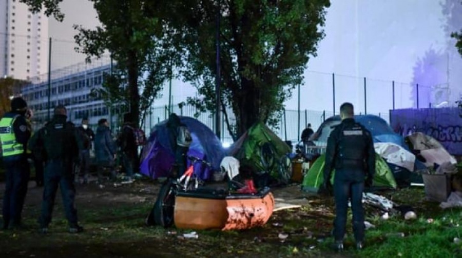 Γαλλία: Η αστυνομία απομάκρυνε τουλάχιστον 1.600 μετανάστες από καταυλισμούς στο Παρίσι