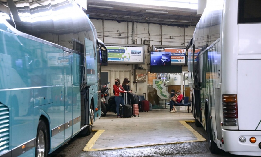 Έβρος: Έκρυβε έντεκα μετανάστες μέσα σε κρύπτη λεωφορείου