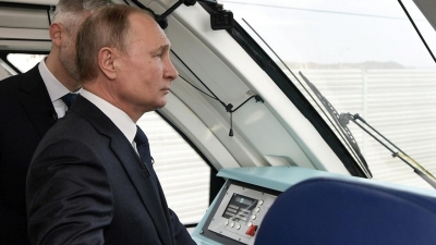 Ρωσία: Γιατί ο Putin ταξιδεύει πλέον με τρένο κι όχι με αεροπλάνο - Η ειδική κατασκευή με θωρακισμένα βαγόνια, τρεις μηχανές