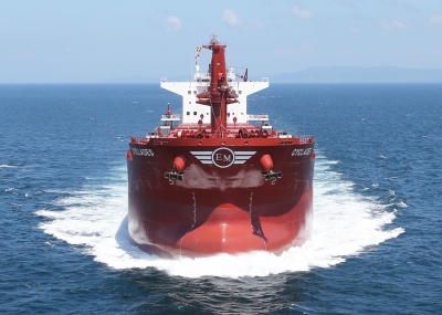 Bloomberg: Πλοίο ελληνικής ναυτιλιακής μετέφερε ρωσικό άνθρακα στην Τουρκία, παραβιάζοντας τις κυρώσεις
