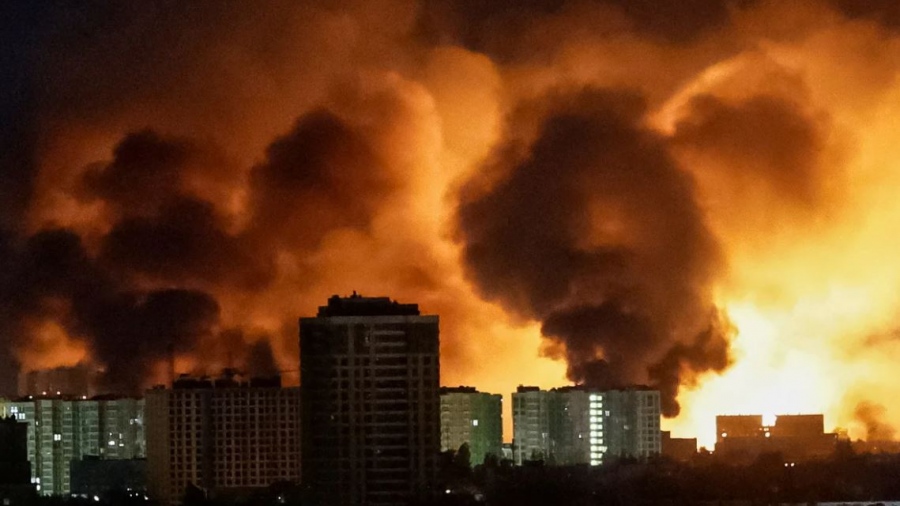 Χάος στο Κίεβο - Χιλιάδες σπίτια χωρίς θέρμανση μετά τη ρωσική νυχτερινή επίθεση