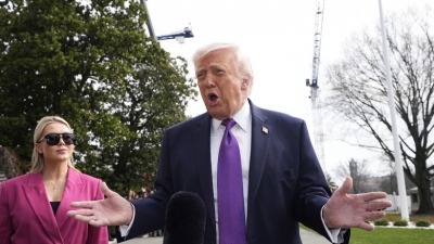 Σε τρομερό αδιέξοδο ο Trump – Μιμείται τον… Reagan και ψάχνει στα υπόγεια του Λευκού Οίκου την «Αυτοκρατορία του Κακού»