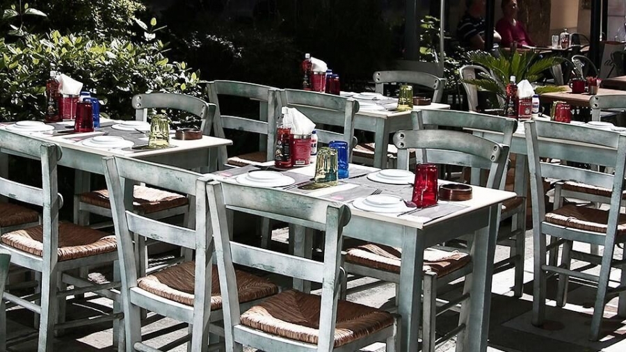 Πρεμιέρα νέων μέτρων σε εστίαση, ψυχαγωγία - Μόνο εμβολιασμένοι σε κλειστούς χώρους και μόνο καθήμενοι