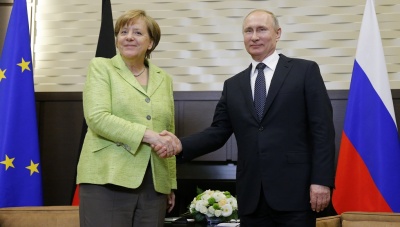 Σε ειρηνευτικές συνομιλίες για τη Λιβύη συμφώνησαν ο ρώσος Πρόεδρος Putin και η Merkel