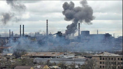 Andryushchenko (Ουκρανία): Τουλάχιστον 100 άμαχοι παραμένουν στο εργοστάσιο του Azovstal