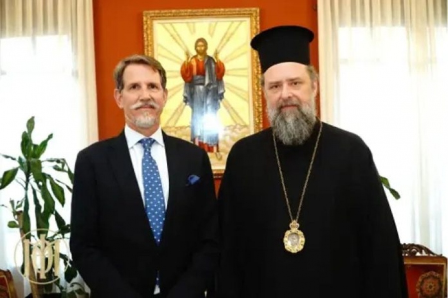 Στη Μητρόπολη Θεσσαλονίκης ο Παύλος Ντε Γκρες - Θερμή υποδοχή από τους πιστούς, ακολουθεί προσκύνημα στο Άγιον Ορος