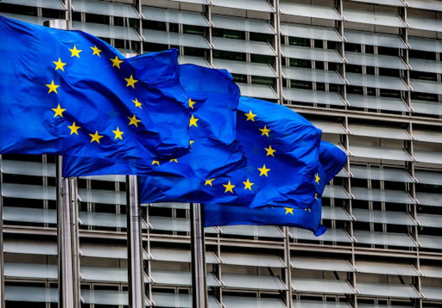 Έρευνα: Το 77% των Ευρωπαίων ζητά σύνδεση κονδυλίων και σεβασμού στο κράτος Δικαίου