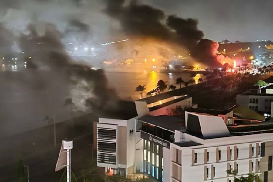 Εκτός ελέγχου: Σε κατάσταση έκτακτης ανάγκης μετά τα lockdown η Νέα Καληδονία - Η Γαλλία στέλνει στρατεύματα, κατηγορεί το Αζερμπαϊτζάν