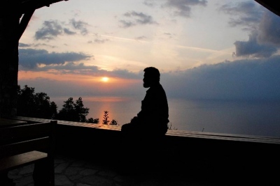 Ποιος... μοναχός συνέτρωγε αστακό σαφράν με δυο γαλάζιους Υπουργούς