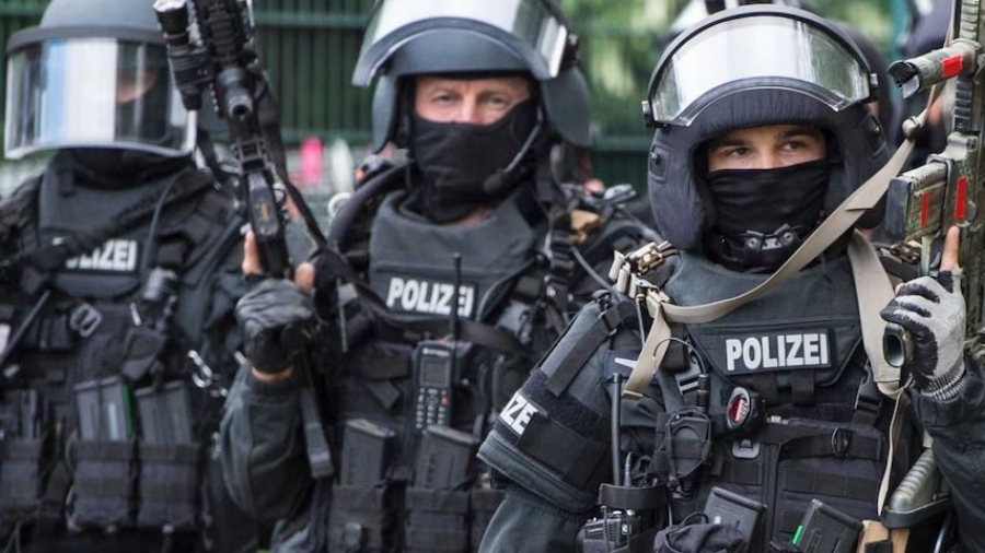 Η woke παράνοια λογοκρίνει τα πάντα - Έρευνα σε σπίτι Γερμανού δημοσιογράφου για σαρκαστική ανάρτηση