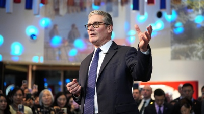 Καταπέλτης Dmitriev για το σκάνδαλο Epstein: «Ο Keir Starmer πρέπει να παραιτηθεί από την πρωθυπουργία της Βρετανίας»