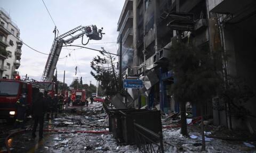 Ισχυρή έκρηξη με έναν σοβαρά τραυματία στη Λ. Συγγρού – Βομβαρδισμένο τοπίο με εκτεταμένες ζημιές