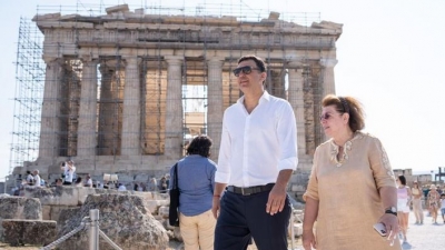 Επίσκεψη Κικίλια - Μενδώνη στην Ακρόπολη - Περισσότεροι από 16.000 τουρίστες κάθε ημέρα