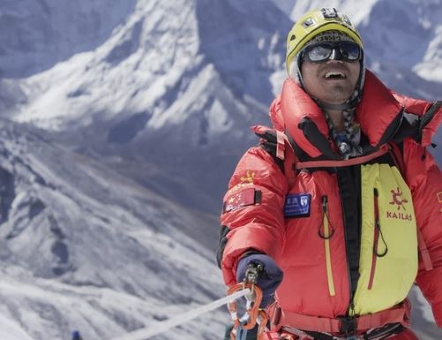 Στο Έβερεστ ο πρώτος 46χρονος Κινέζος τυφλός ορειβάτης – Πως πήρε την απόφαση