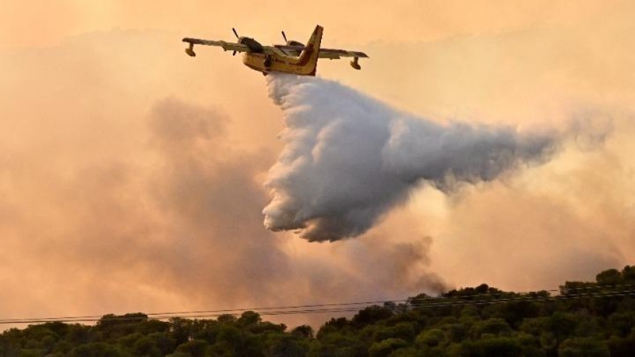 Πέμπτη ημέρα κόλασης σε Αττική, Ρόδο, Λακωνία – Καλύτερη η εικόνα, φόβοι για αναζωπυρώσεις – 13 μέτρα για πυρόπληκτους