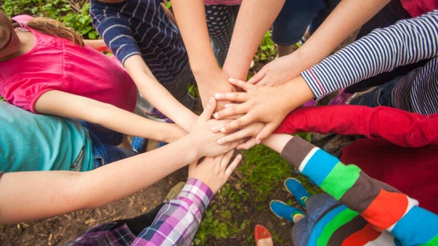 Κρήτη: Γονέας χτύπησε ομαδάρχη σε κατασκήνωση γιατί ζήτησε στο παιδί να βάλει τη μάσκα