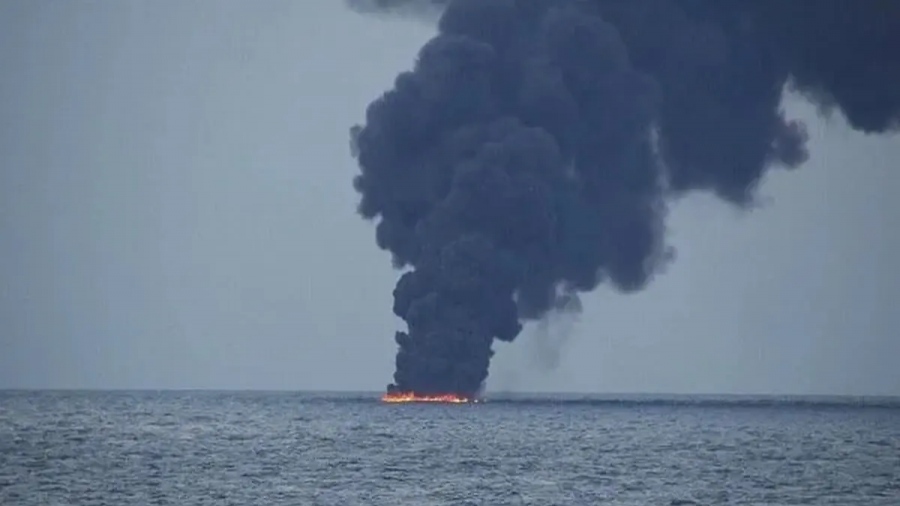 Νέο πλήγμα σε τάνκερ στα Στενά του Hormuz – Το Ιράν προειδοποιεί τις ΗΠΑ: «Η πολιτική μας δεν αλλάζει»
