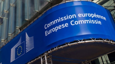 Κομισιόν: Πρόθυμη η Ε.Ε. για παράταση τριών μηνών στην AstraZeneca υπό προϋποθέσεις