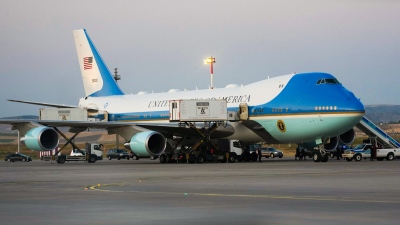 Απίστευτη γελοιοποίηση για Trump – Άλλαξε κρυφά Air Force One για να σωθεί, ενώ δήλωνε ότι έχει «εξουδετερώσει» το Ιράν