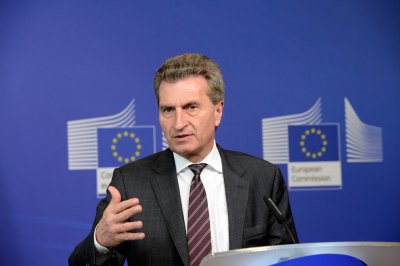 Oettinger (Κομισιόν): Θα υπάρξουν καθυστερήσεις στις μεταρρυθμίσεις της ευρωζώνης λόγω Γερμανίας