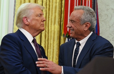 Ο Trump στηρίζει τον Υπουργό Υγείας Robert F. Kennedy Jr στην πολιτική του για τα εμβόλια