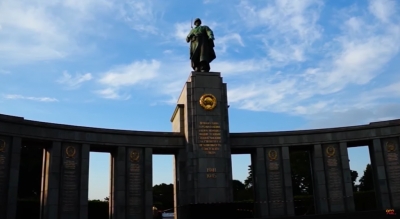 Γερμανία: Βανδαλισμοί σε μνημείο πεσόντων του Κόκκινου Στρατού κατά το Β Παγκόσμιο Πόλεμο
