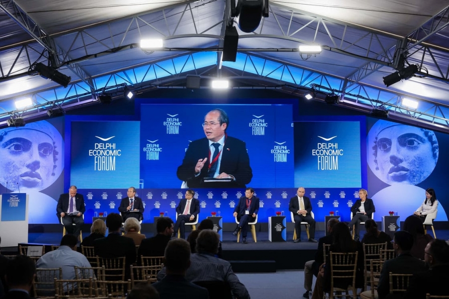 8ο Οικονομικό Φόρουμ Δελφών - Κίνα προς ΗΠΑ: «Πήγαινε πιο εκεί, μην μου μπλοκάρεις τον ήλιο»