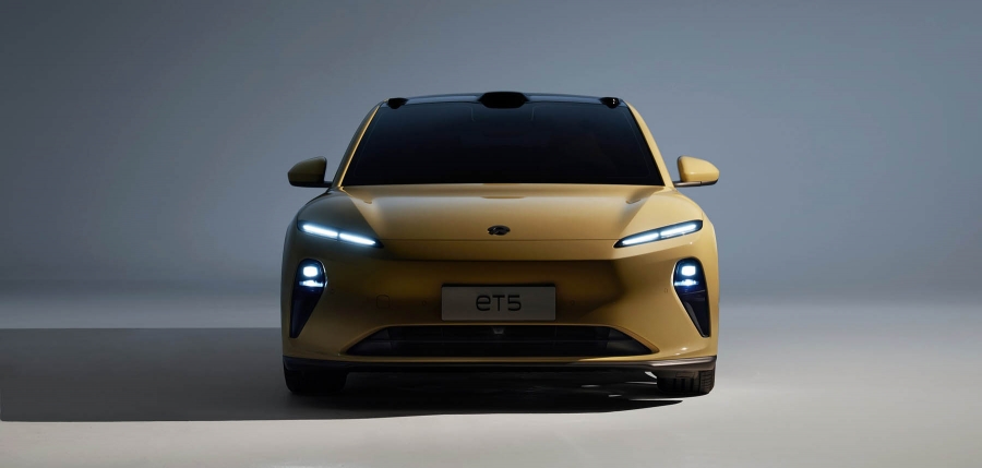 To Nio ET5 πετά το γάντι στο Tesla Model 3