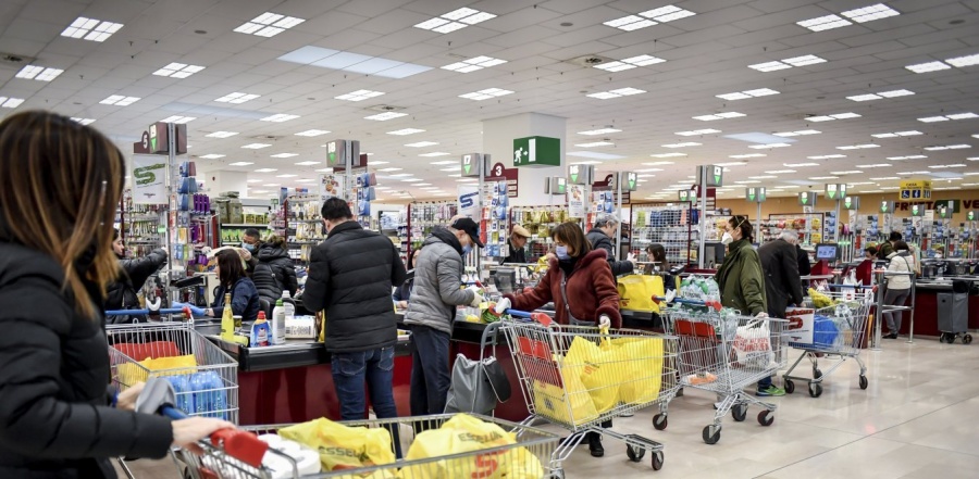 Ο κορωνοϊός έφερε αύξηση πωλήσεων στα σούπερ μάρκετ 35,1%
