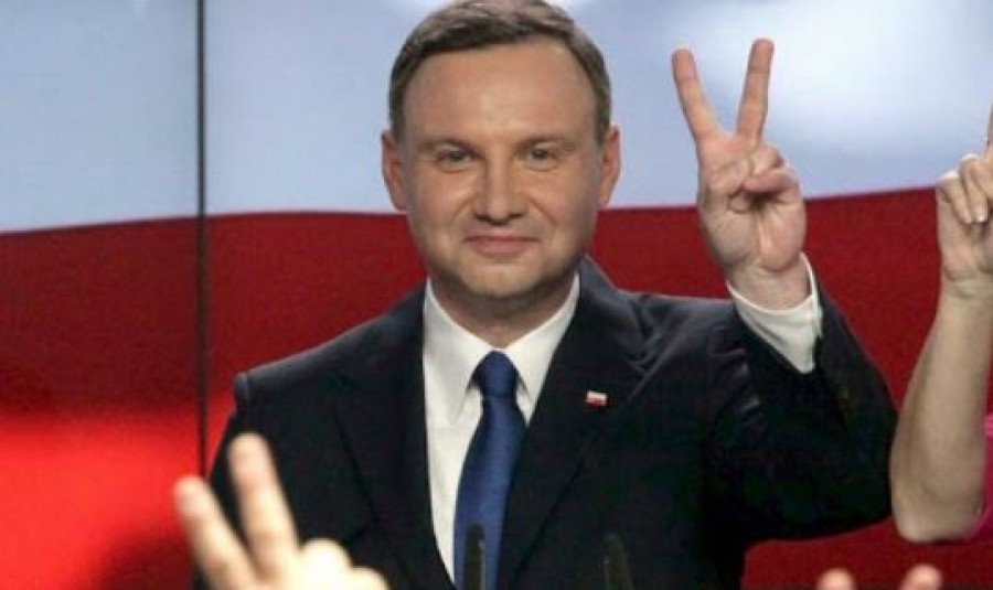Πολωνία - Β΄γύρος προεδρικών εκλογών: Οριακό προβάδισμα Duda με 50,4% - Τη Δευτέρα 13/7 τα πρώτα αποτελέσματα