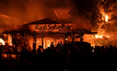 Χάος στη ΝΑ Ασία - Μαζικές διαδηλώσεις και λεηλασίες στην Ινδονησία -  Στόχος σπίτια υπουργών και βουλευτών - Αναστολή προνομίων