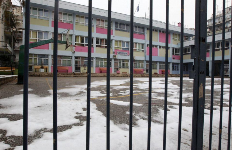 Συνεχίζει την επέλασή της η κακοκαιρία «Ελπίς» – Χιονίζει παντού, κλειστά τα σχολεία στην Αττική 24 και 25/1, μήνυμα του 112