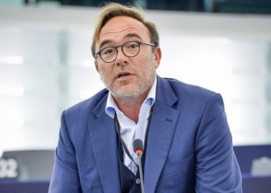 Κόκκαλης (ΣΥΡΙΖΑ) για φάρμακα: Να απαγορευτούν οι παράλληλες εξαγωγές