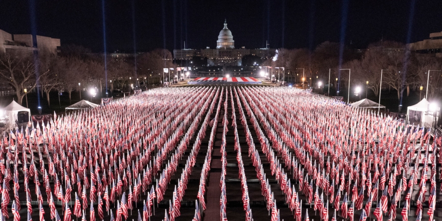 Η ασυνήθιστη ορκωμοσία Biden: Εκατοντάδες χιλιάδες σημαίες - Οχυρό η Ουάσιγκτον